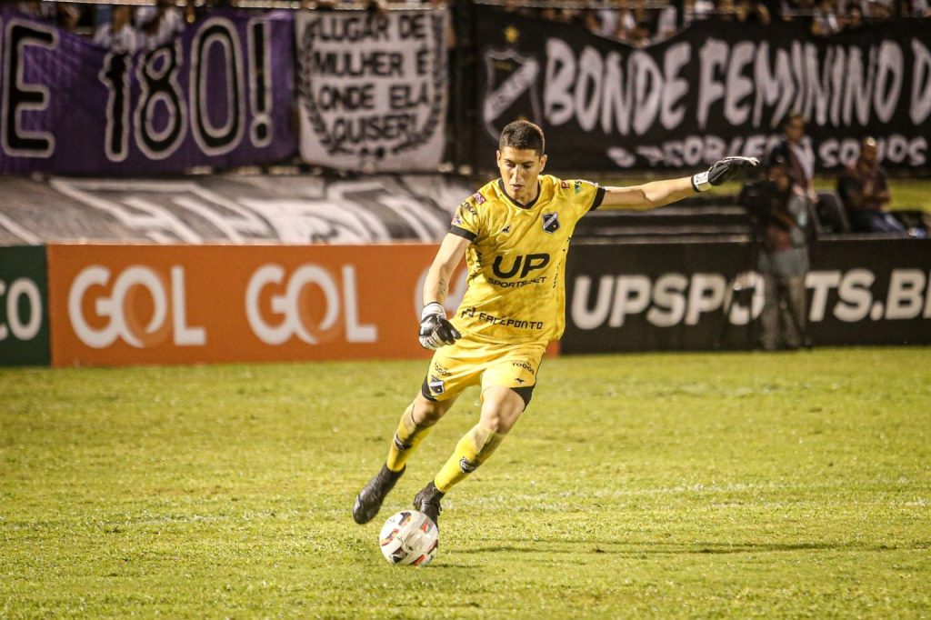 Goleiro acerta com time da Série A e se despede do ABC