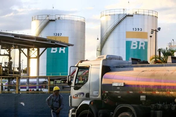 Petrobras reduz preço de venda do diesel para as distribuidoras