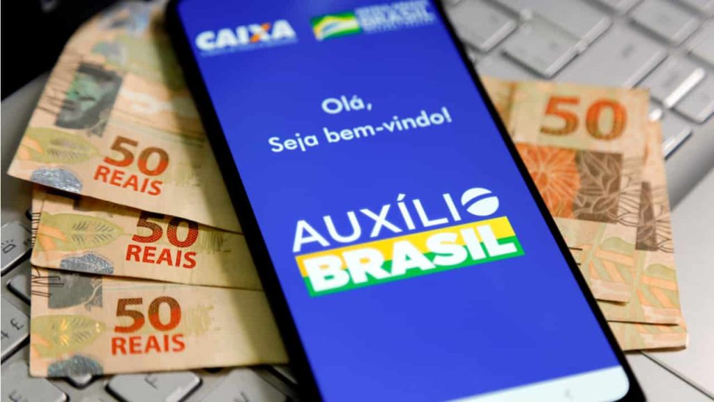 Auxílio Brasil conclui hoje pagamento de agosto; veja quem tem direito