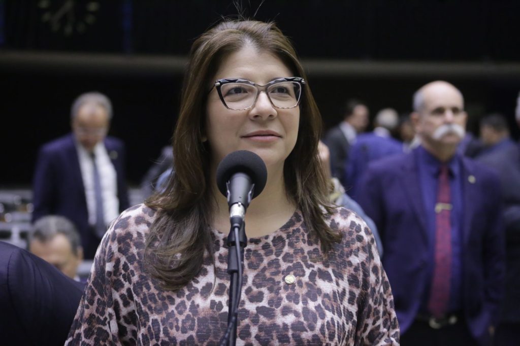 Carla Dickson comemora sanção do piso nacional da enfermagem: “Depois de muita luta, vencemos”