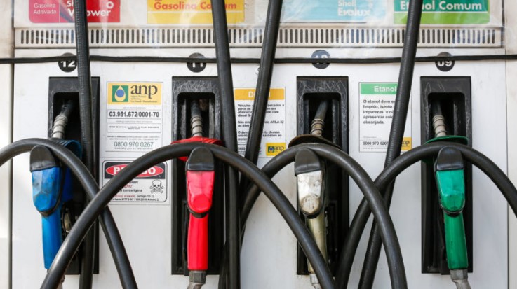 Preços da gasolina, diesel e etanol recuam mais de 5% em agosto no país, diz ANP