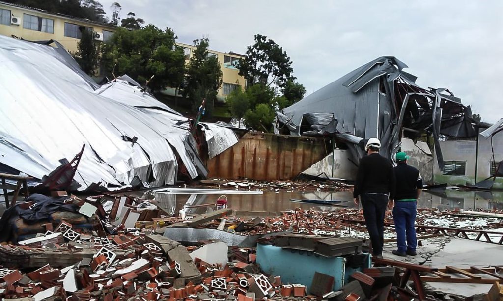 Veja imagens impressionantes de danos provocados pela passagem do ciclone em SC