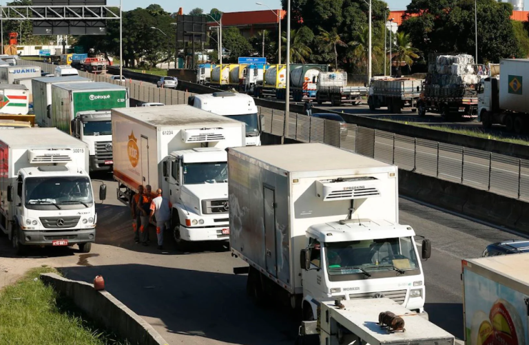 Prazo para se cadastrar no auxílio caminhoneiro termina nesta segunda