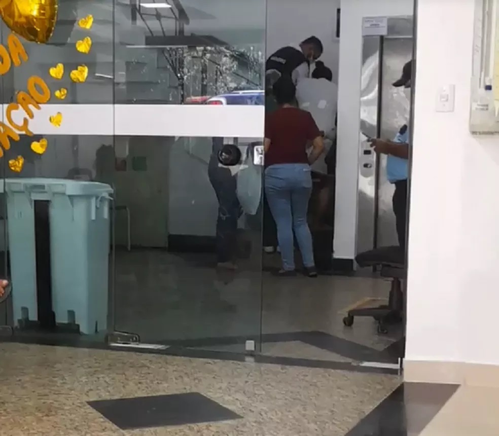 Secretaria de Saúde de Natal confirma problema no elevador e nega ocorrência de parto na entrada de maternidade