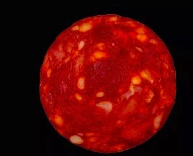 Cientista de renome se desculpa por postar foto de salame e dizer que era uma estrela