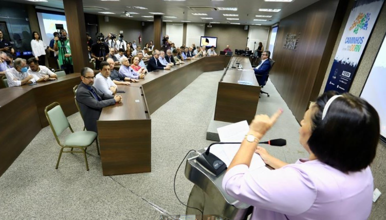 Fátima Bezerra destaca projeto para definir marco legal das PPPs no Fórum Caminhos do RN