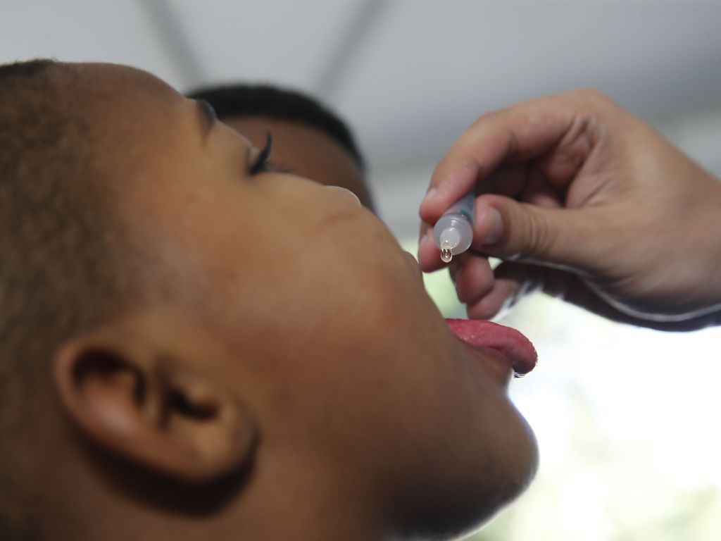 Campanha de vacinação contra a poliomielite começa nesta segunda (8)