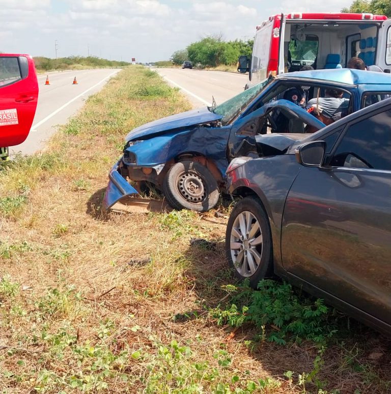 PRE registra acidente de trânsito envolvendo dois carros na RN 013 entre Mossoró e Tibau