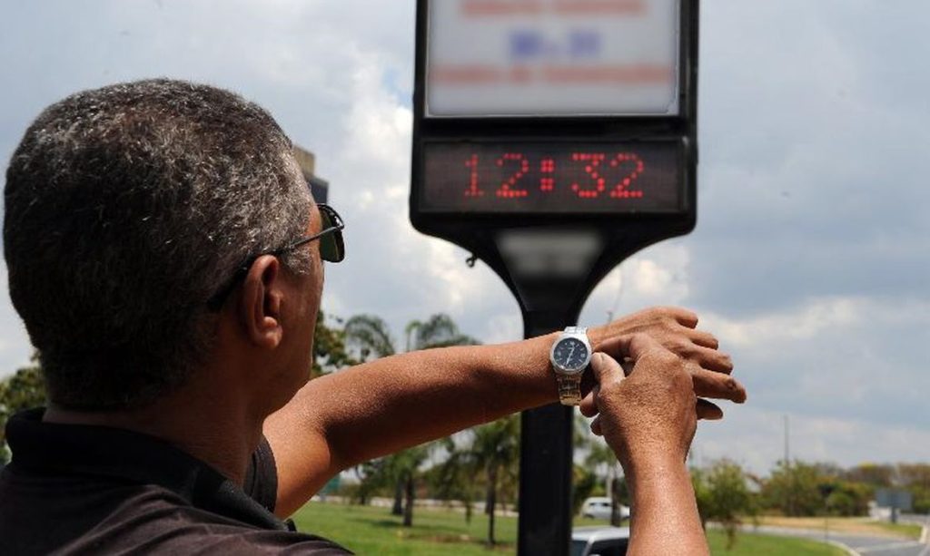 Política Governo pede novamente ao operador do sistema elétrico que reavalie o retorno do horário de verão