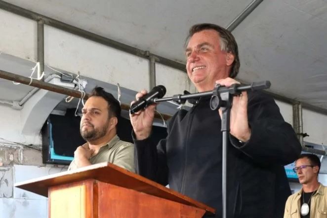 Bolsonaro diz que Brasil “já saiu” da crise dos combustíveis