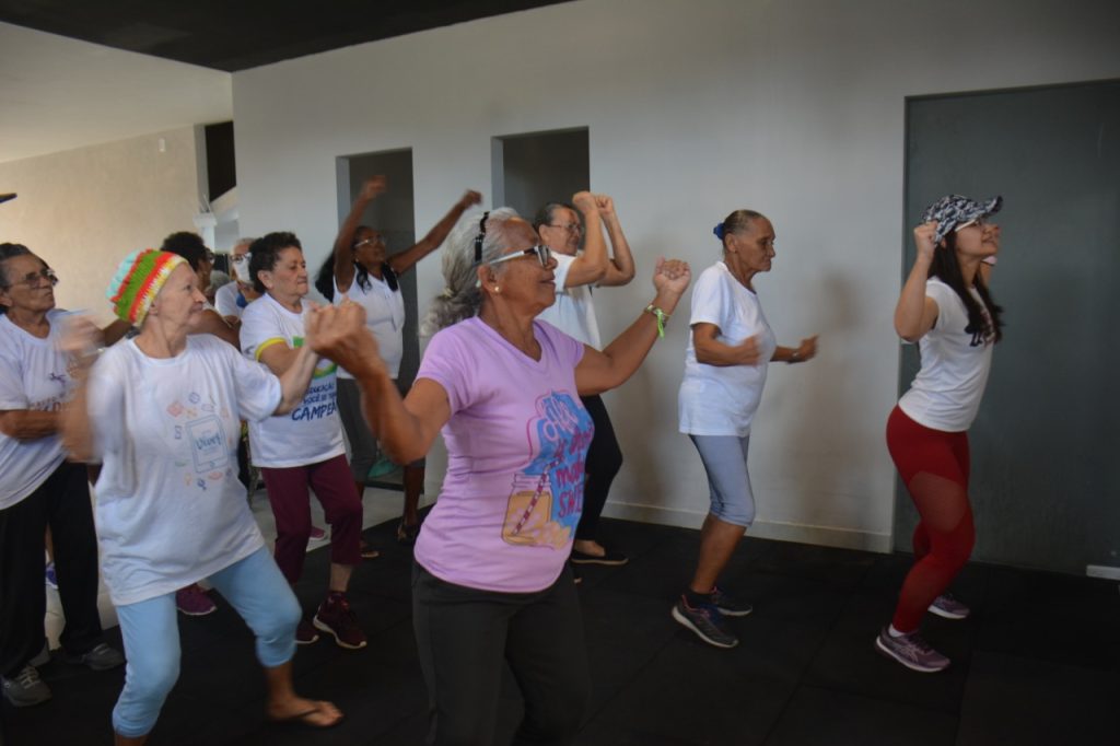 Parnamirim: Idosos atendidos pelo CRAS participam de aula em academia