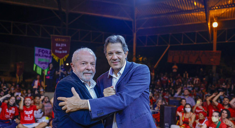 Técnicos do TSE contestam prestação de contas de Lula e Haddad em 2018