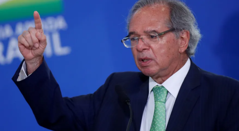Auxílio de R$ 600 e reajuste no IR dependem de reforma tributária, diz Guedes