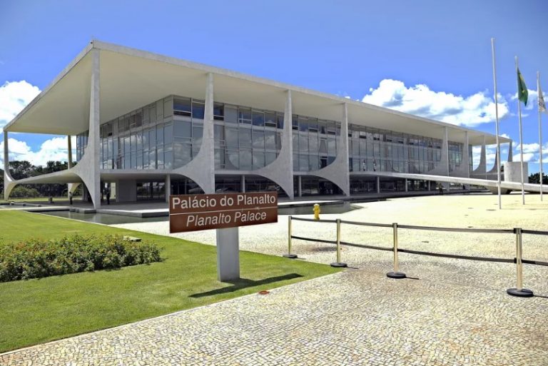 Consórcio de imprensa suspende realização de debate presidencial em pool; Lula e Bolsonaro não se comprometeram a participar