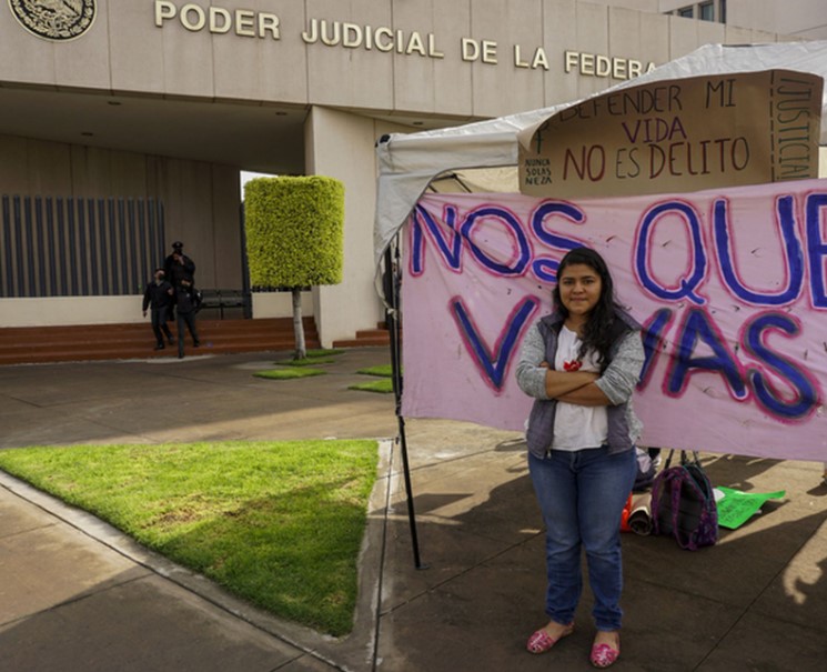 Jovem de 22 anos vítima de estupro e tentativa de feminicídio pode ser presa por matar seu estuprador: “Se eu não tivesse me defendido estaria morta”