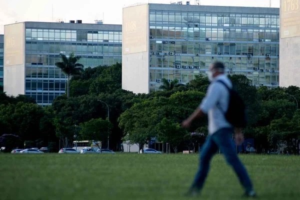 Total de servidores públicos é o menor em 14 anos e chega a 569 mil