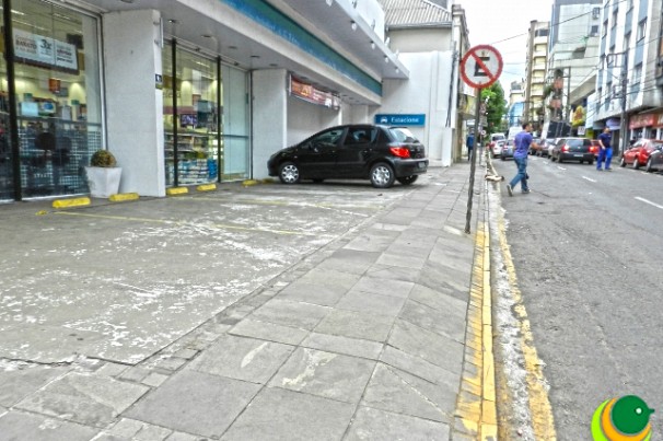 Código de Trânsito Brasileiro proíbe estacionamento privativo para clientes
