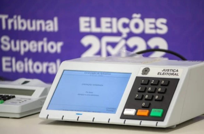 Após inspeções, TSE começa a lacrar sistema das urnas eletrônicas