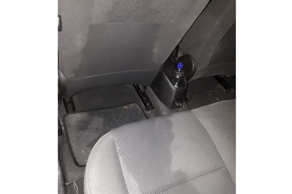 Passageiro urina dentro de carro e é atropelado por motorista de aplicativo