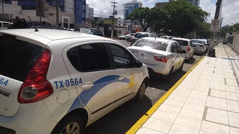 Auxílio taxista: profissionais de Natal relatam dificuldades para receber benefício