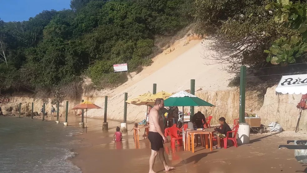 Erosão ameaça paisagem do Morro do Careca, em Natal; entenda