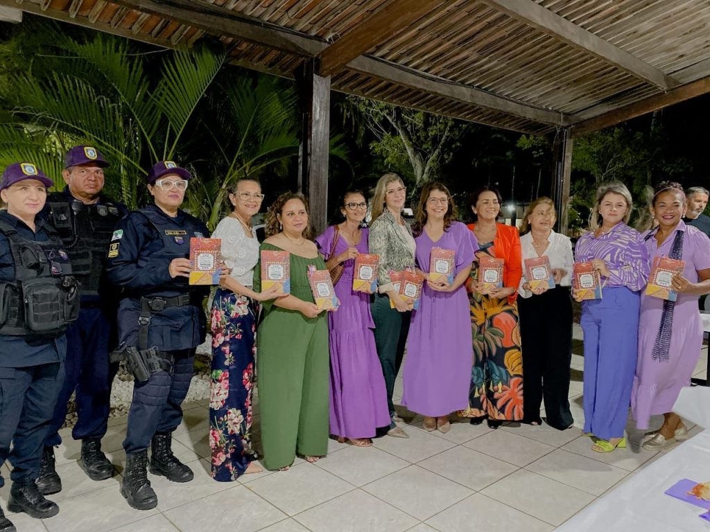 Deputada Carla Dickson é coautora de livro sobre o combate a violência contra mulher