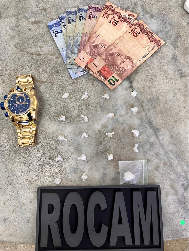ROCAM conduz 04 pessoas à delegacia suspeitas de tráfico de drogas na zona Norte de Natal