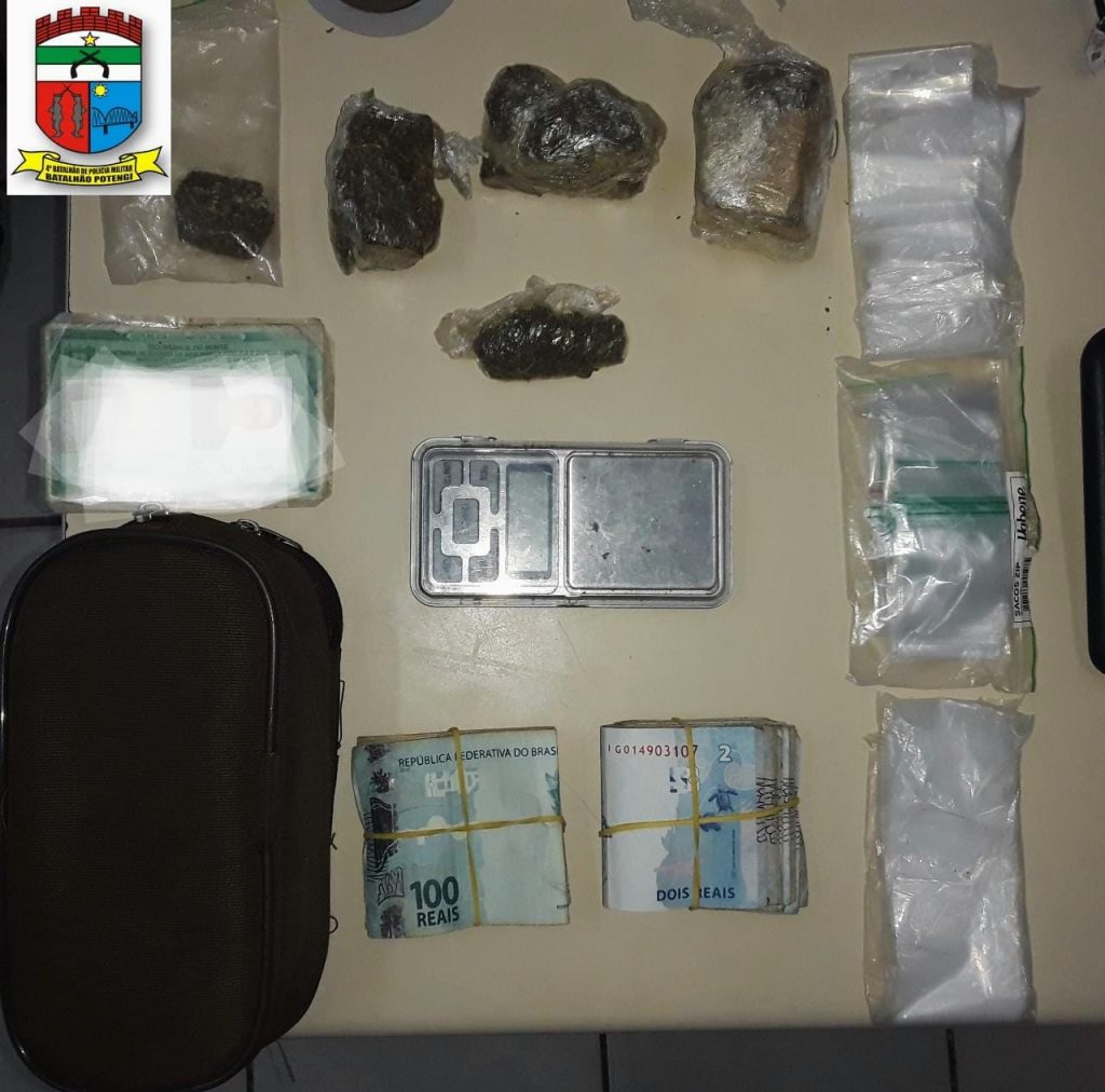 4° BPM  apreende drogas e dinheiro no bairro Pajuçara
