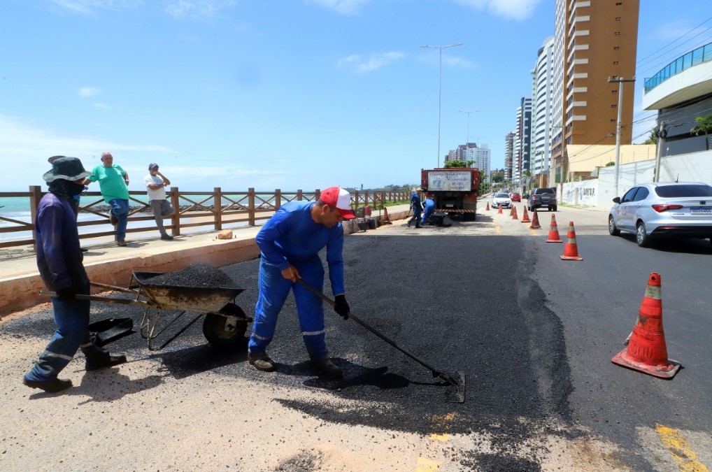 Obra na Avenida Sílvio Pedroza é finalizada com aplicação de asfalto