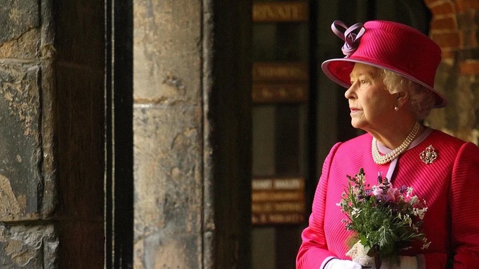 Por que brasileiros não morrem de “velhice”, como a rainha Elizabeth II