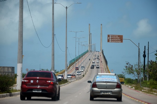 Ponte Newton Navarro recebe faixa reversível para melhorar tráfego em Natal
