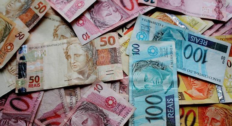 Candidatos já gastaram R$ 3 bilhões em campanha eleitoral, segundo o TSE