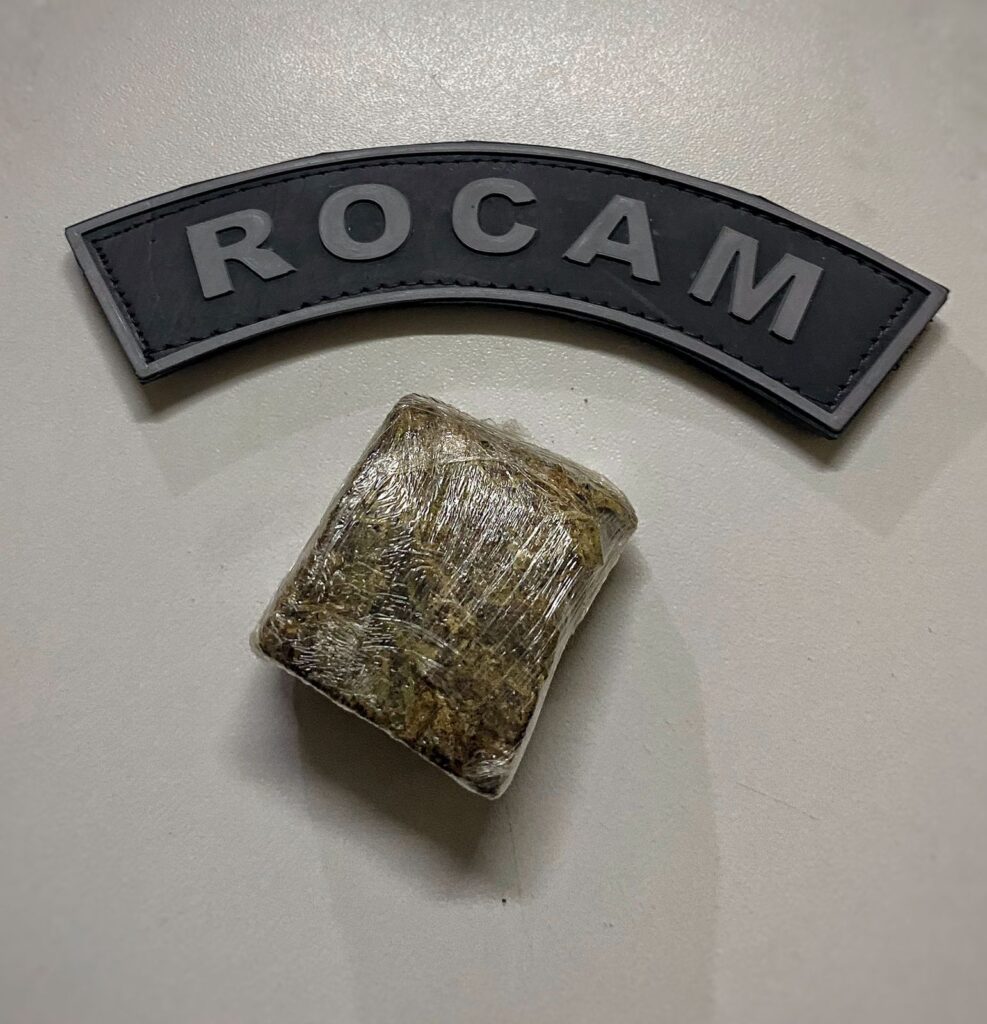 ROCAM apreende droga e conduz mulher à Delegacia no bairro Lagoa Seca