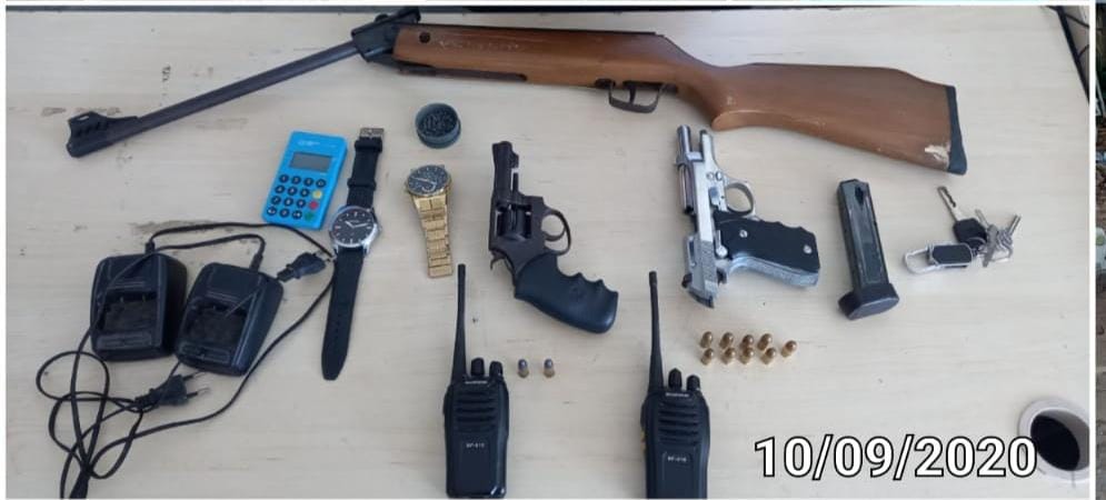 Polícia Militar prende trio após assalto a residência