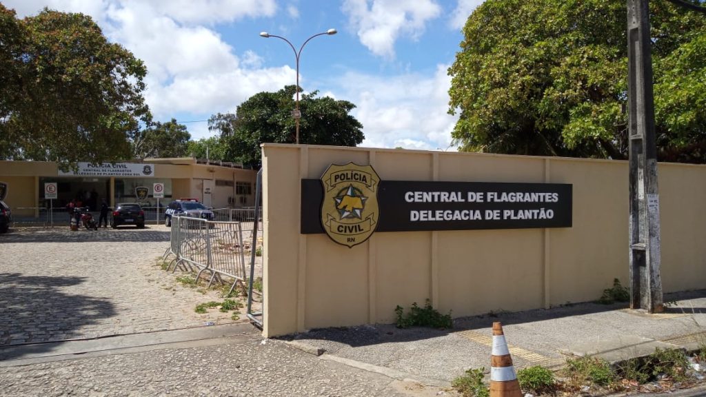 Casal é preso após furtar motorista por aplicativo em Natal