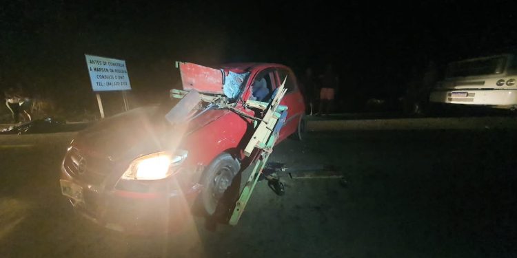 Homem morre em colisão com carroça na BR 405