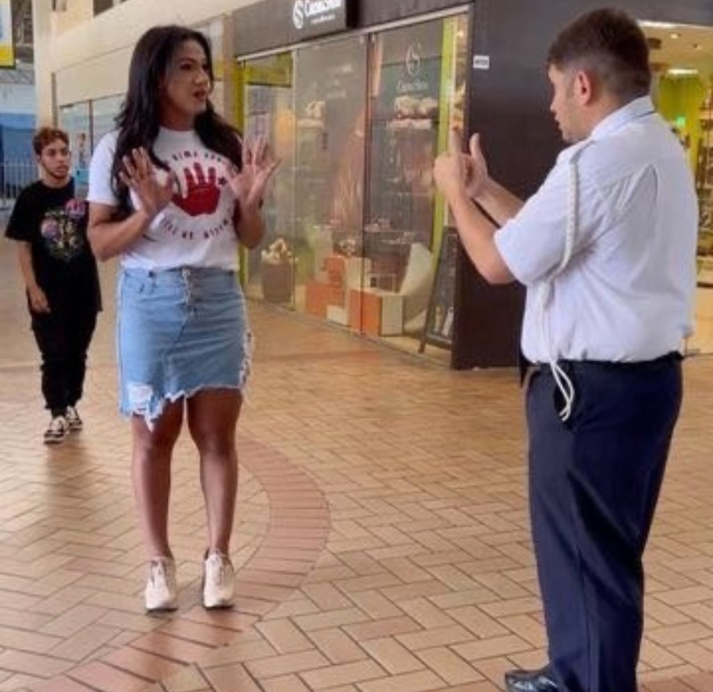 Candidata trans é impedida de usar banheiro feminino em shopping de Natal