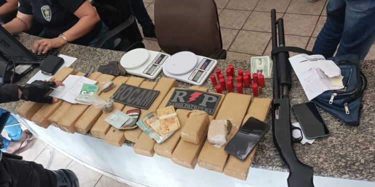 Polícia recupera carros, prende suspeitos e apreende drogas em Mossoró
