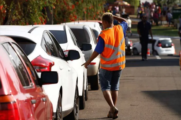 Homem puxa arma para evitar que flanelinha arranhasse carro em Natal