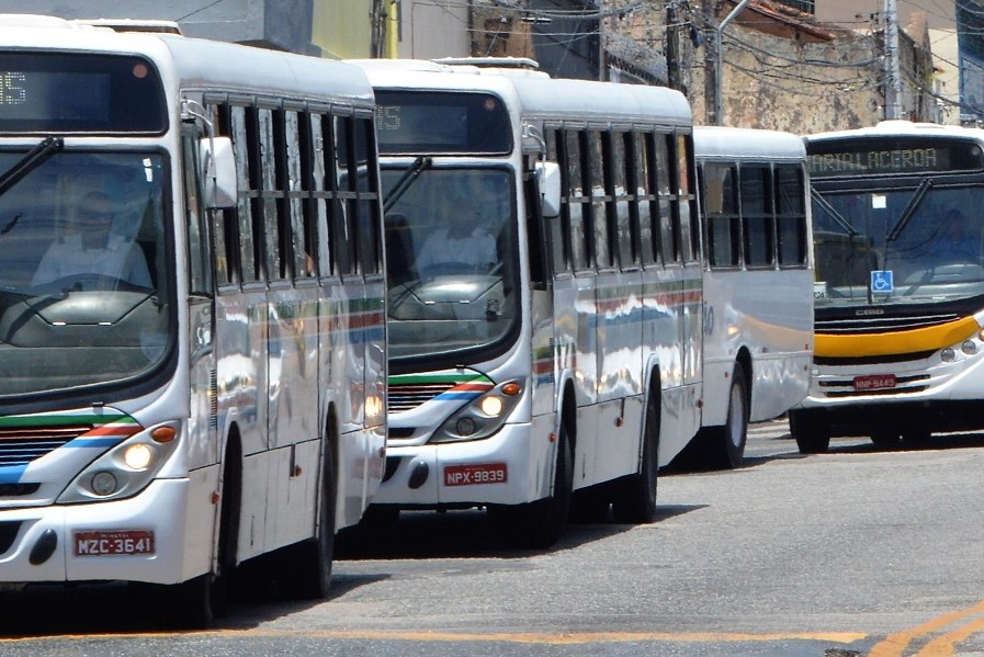 Ministro do STF determina transporte público em nível normal neste domingo