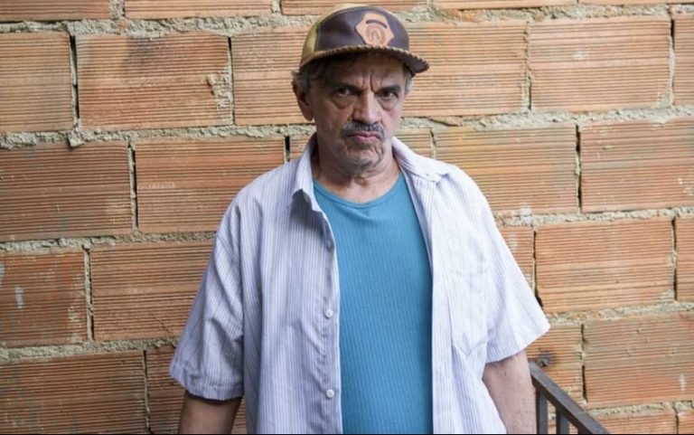 José Dumont: “Pornografia infantil é preparação para novela da Globo”