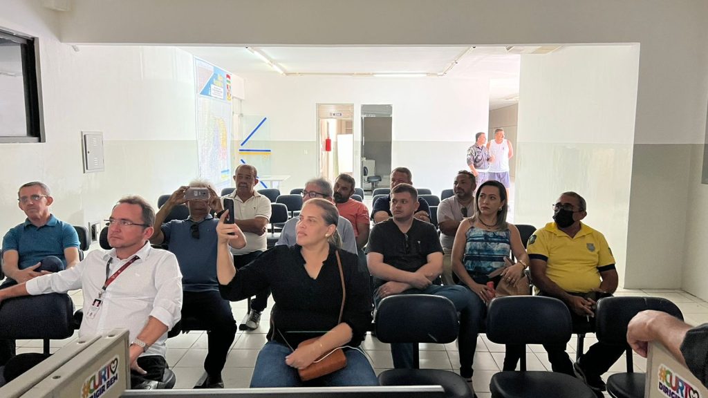Engenheiros de tráfego apresentam alterações do fluxo viário de Caicó a vereadores e à imprensa