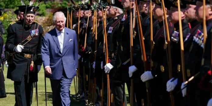 Rei Charles III será oficialmente proclamado novo monarca no sábado (10)