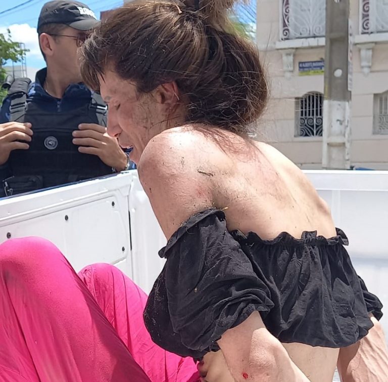 Travesti é presa pela Guarda Civil sob suspeita de roubar pano de jóia no Centro de Mossoró