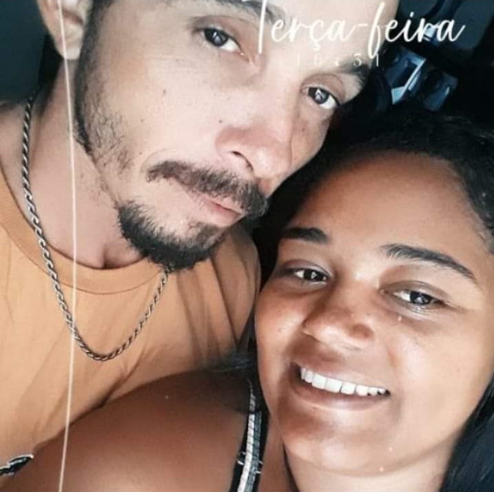 Homem é esfaqueado pela companheira