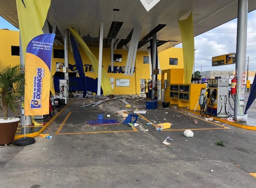 Criminosos rendem funcionários e explodem cofre de posto em Ceará-Mirim