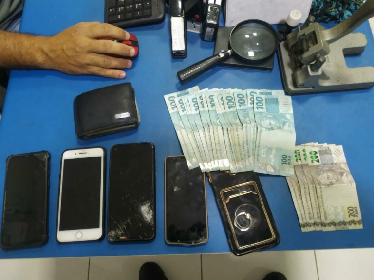 Após perseguição a criminosos, PM recupera moto, dinheiro e objetos roubados durante arrastão em Mossoró