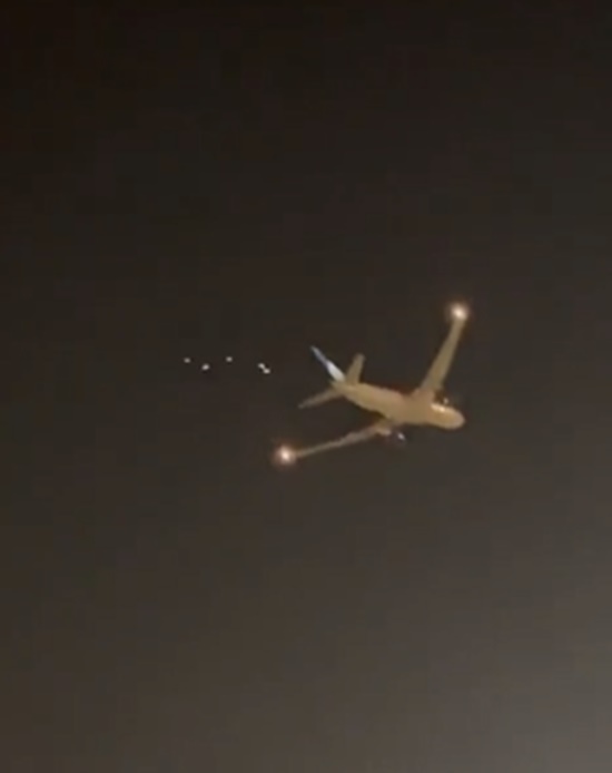 Susto a 24 mil pés: Avião solta faíscas após decolar de Nova York para São Paulo
