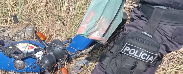 Jovem morre debaixo da própria moto após acidente em estrada para Jardim de Piranhas
