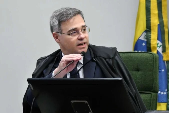 Mendonça derruba censura contra matérias sobre imóveis da família Bolsonaro